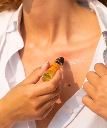 perfume-roll-on-bottle perfume-roll-on-bottle